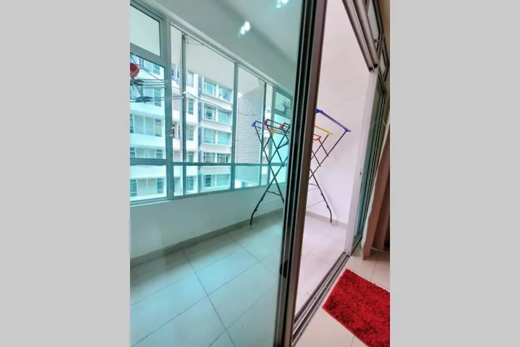 8Pax Mount Austin Midori Green Homestay Johor Bahru Apartment