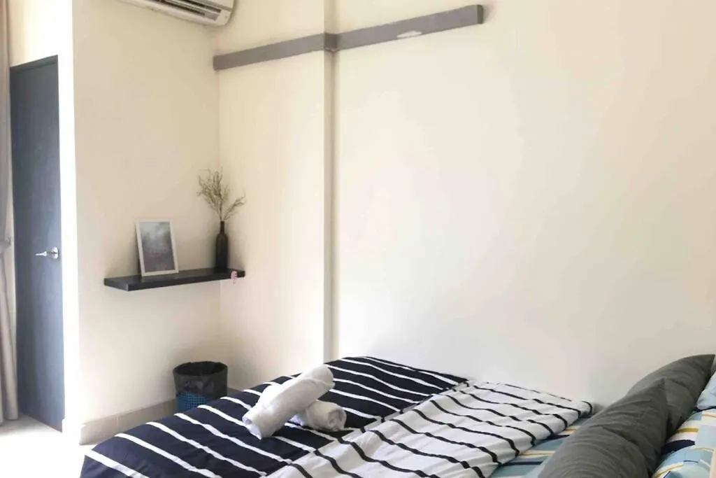 8Pax Mount Austin Midori Green Homestay Johor Bahru 0*,