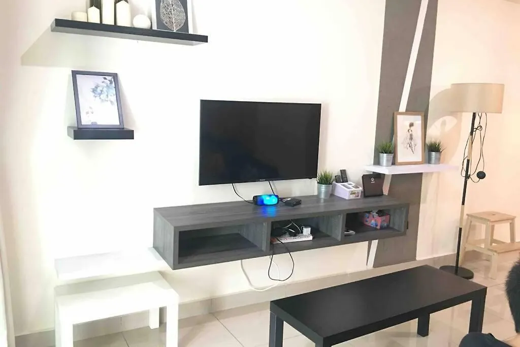 8Pax Mount Austin Midori Green Homestay Johor Bahru 0*,